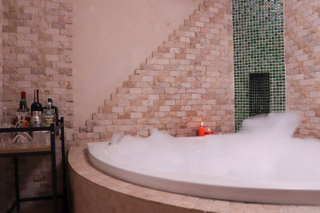 Apartment Delux Private Jacuzzi And Sauna Inside The Flat