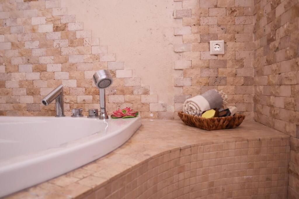 Delux Private Jacuzzi And Sauna Inside The Flat Istanbul