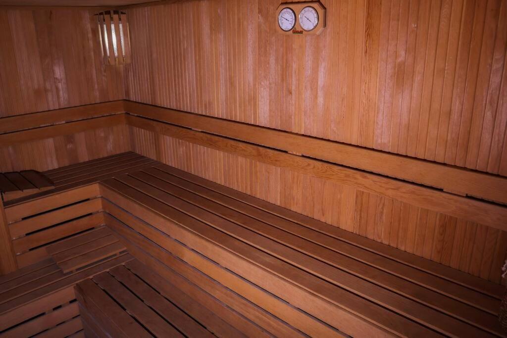 Delux Private Jacuzzi And Sauna Inside The Flat Istanbul