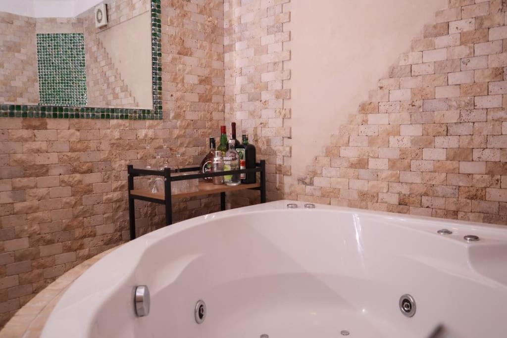 Apartment Delux Private Jacuzzi And Sauna Inside The Flat