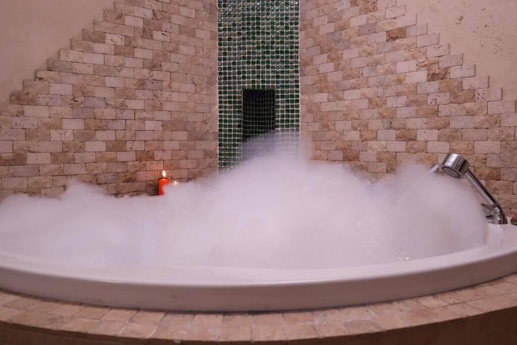 Apartment Delux Private Jacuzzi And Sauna Inside The Flat *