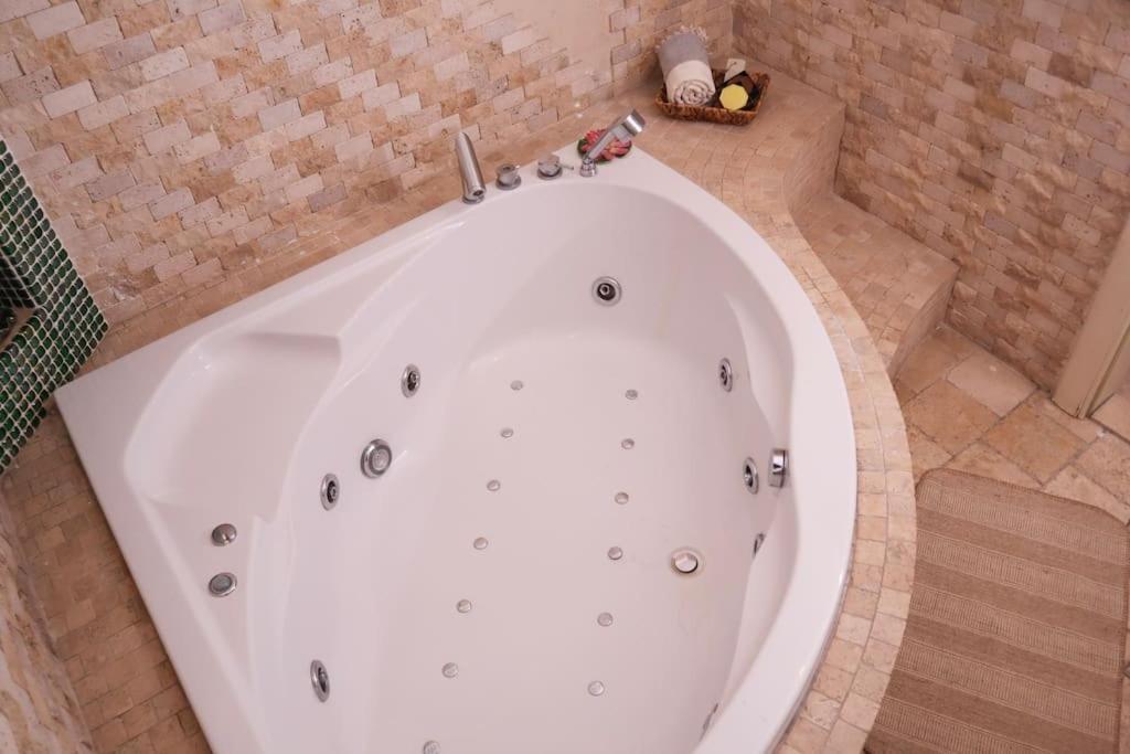 Delux Private Jacuzzi And Sauna Inside The Flat * Istanbul