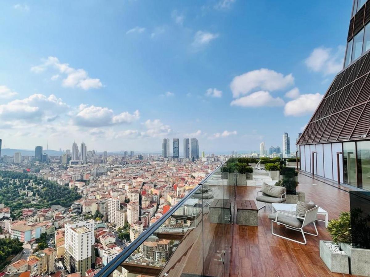 Cozy Loft With Skyline View In Modern Daire