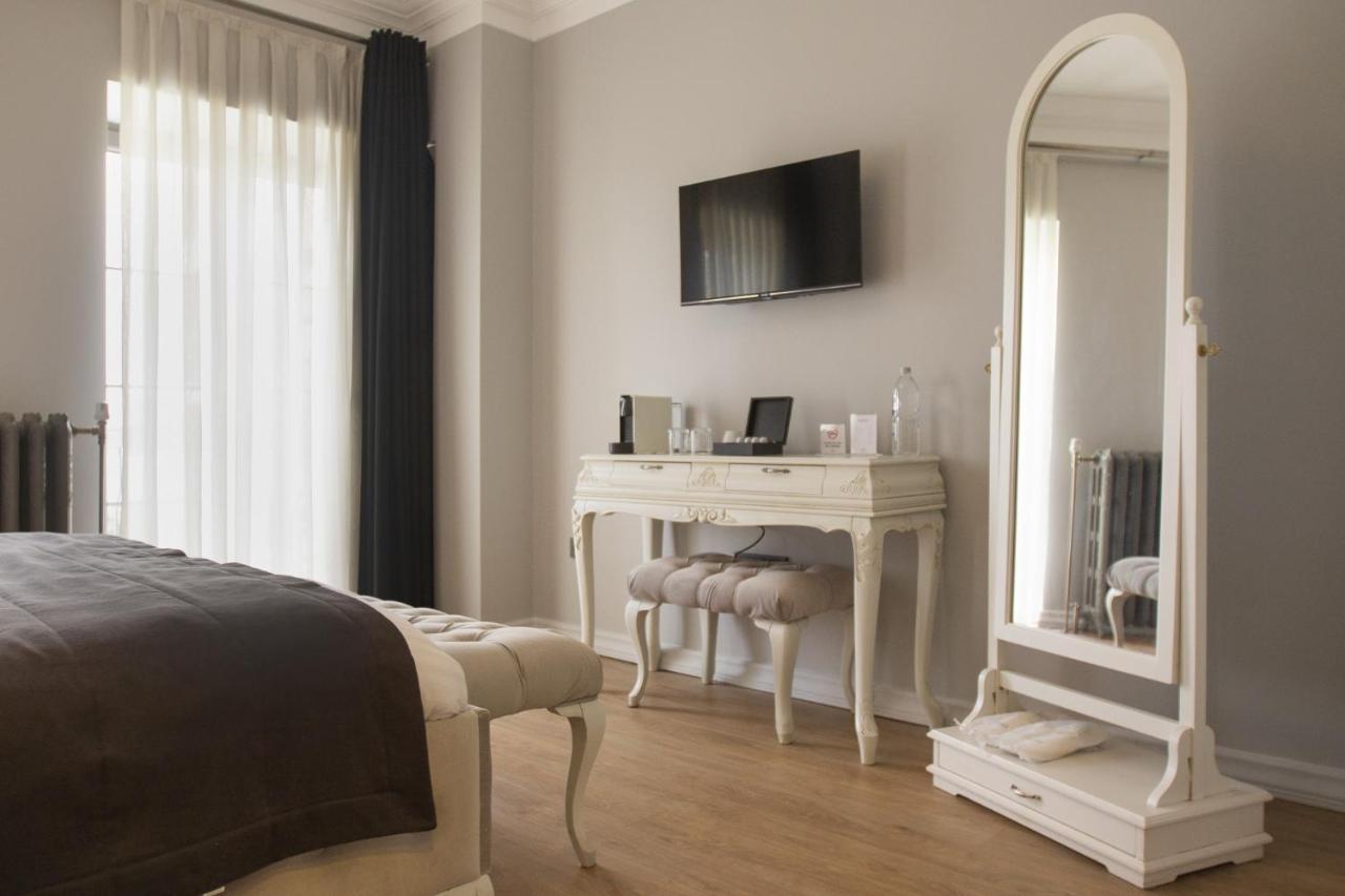 Louis Hotel