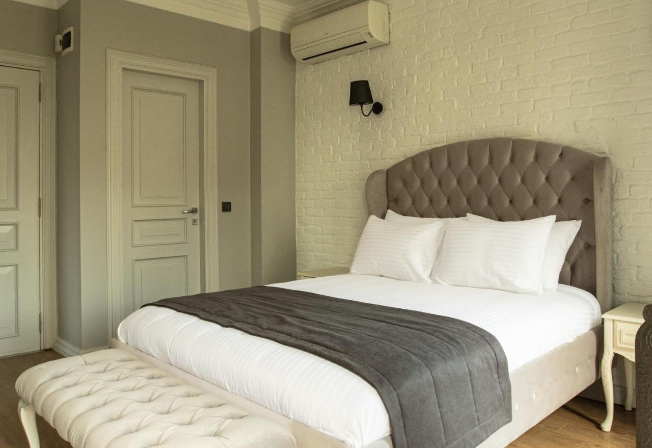 Louis Hotel