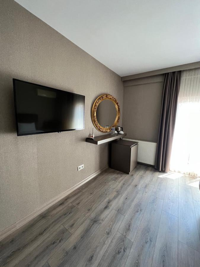 Flower Palace Hotel 2*