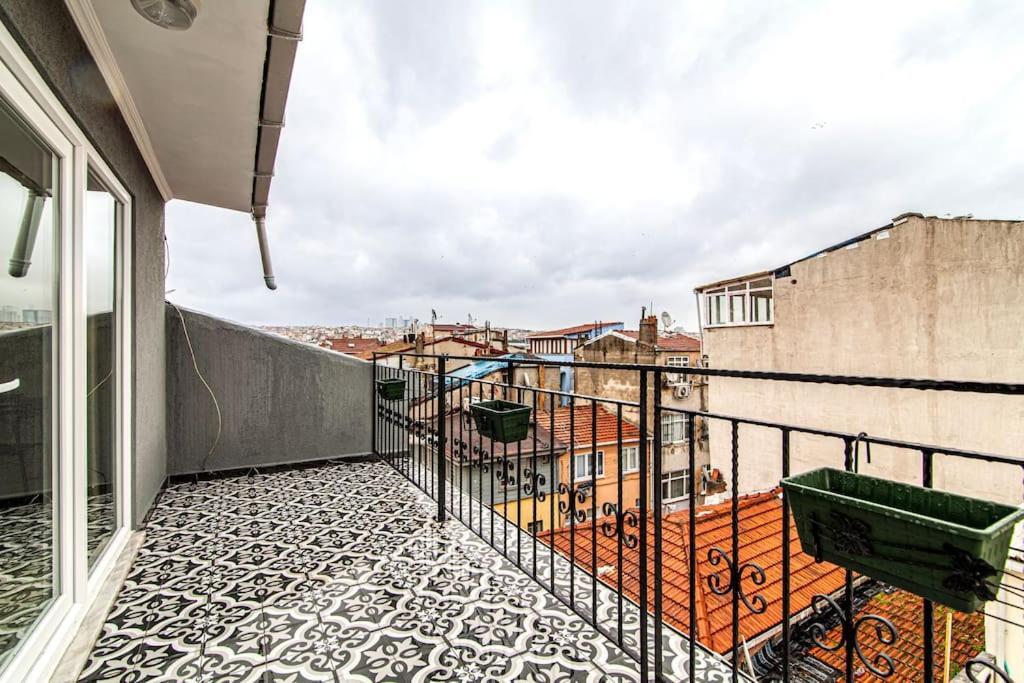 Flat With Terrace In Balat, Fatih Istanbul