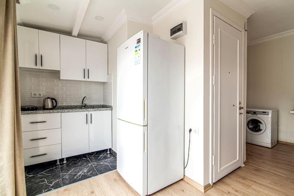Flat With Terrace In Balat, Fatih Apartment *