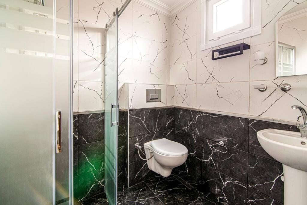 Flat With Terrace In Balat, Fatih Apartment *