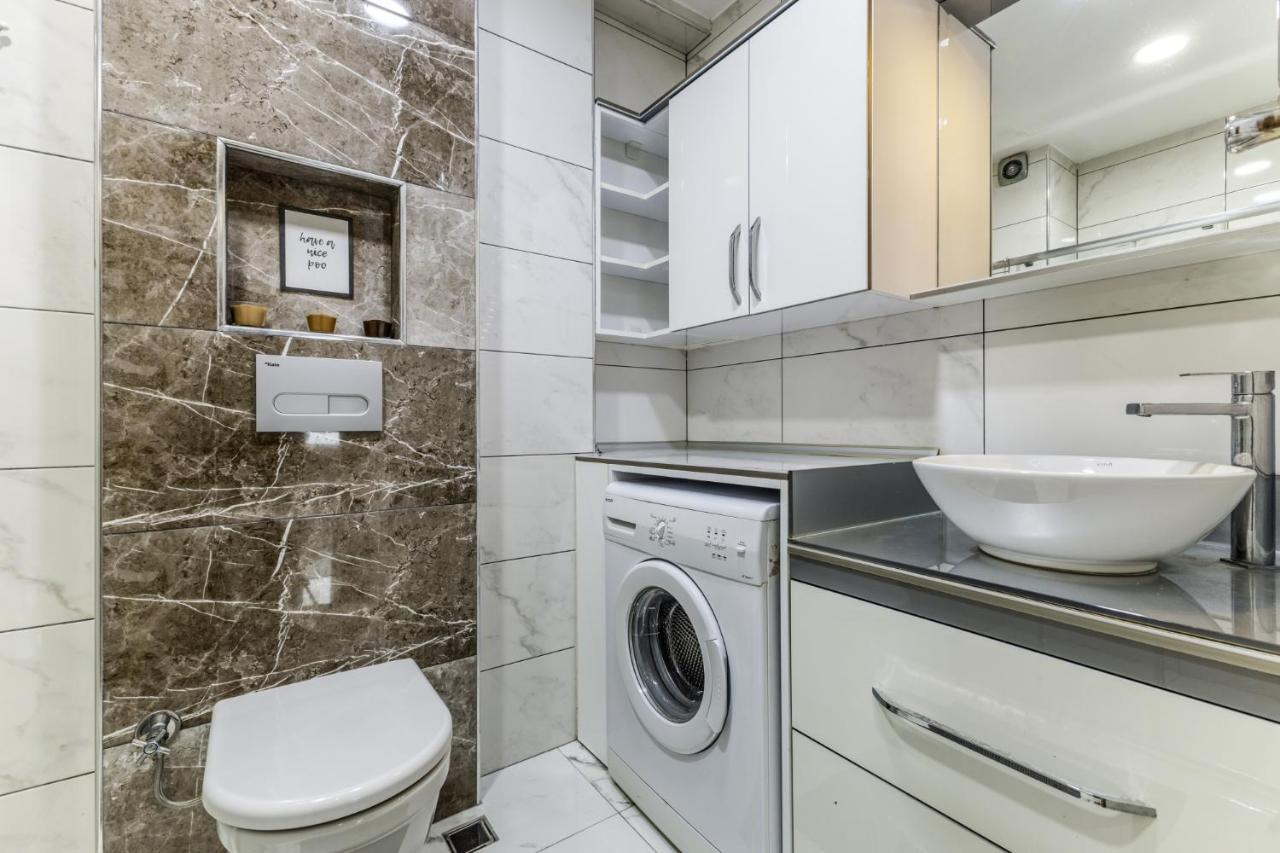 Spacious Flat Near Bagdat Avenue In Suadiye *