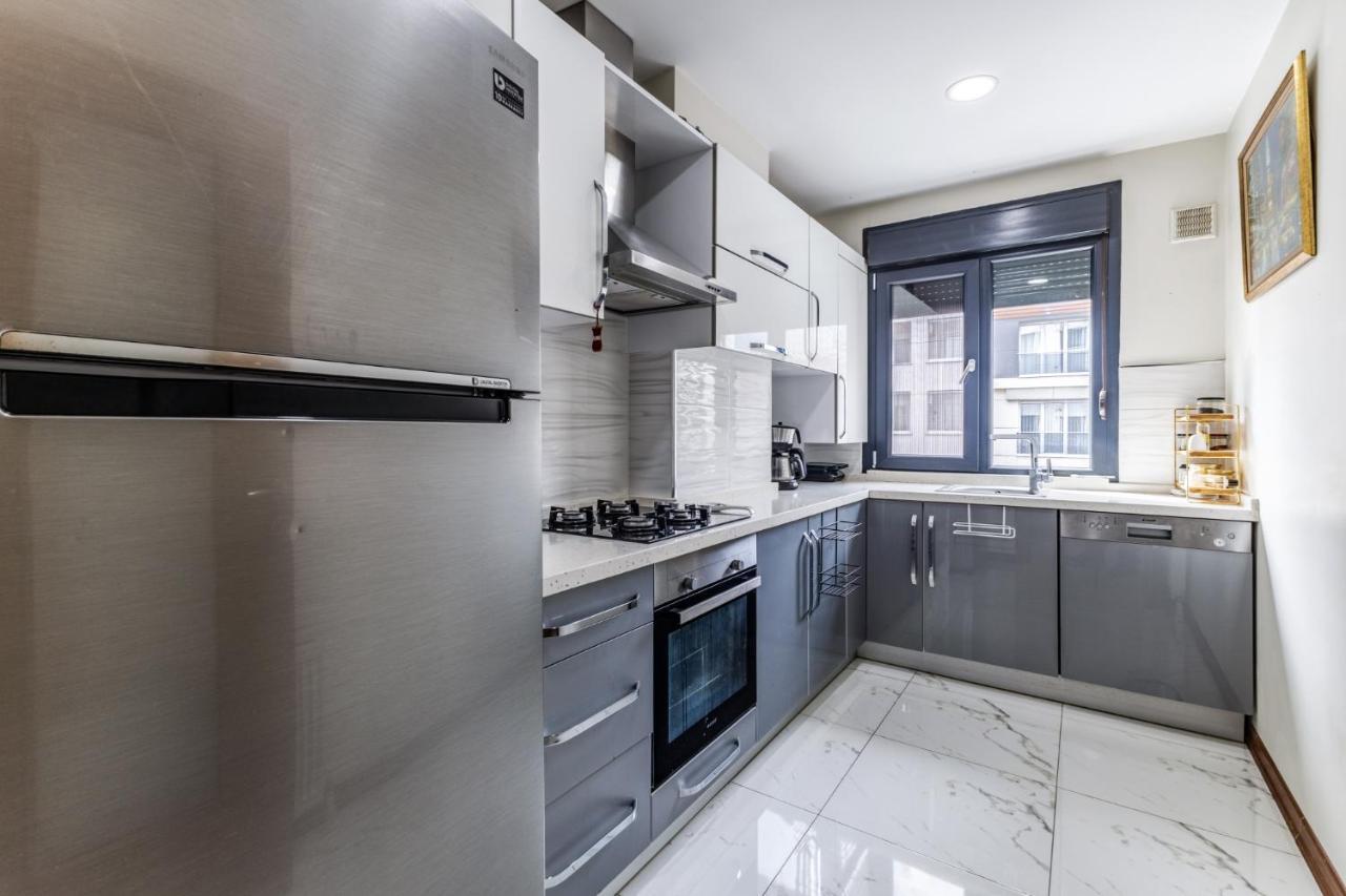 Apartment Spacious Flat Near Bagdat Avenue In Suadiye *