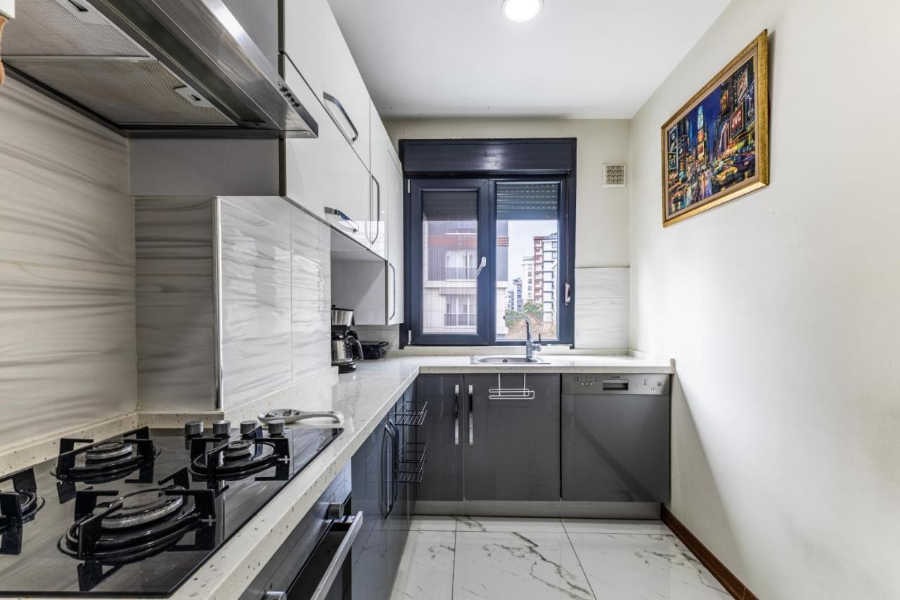 Spacious Flat Near Bagdat Avenue In Suadiye Apartment *