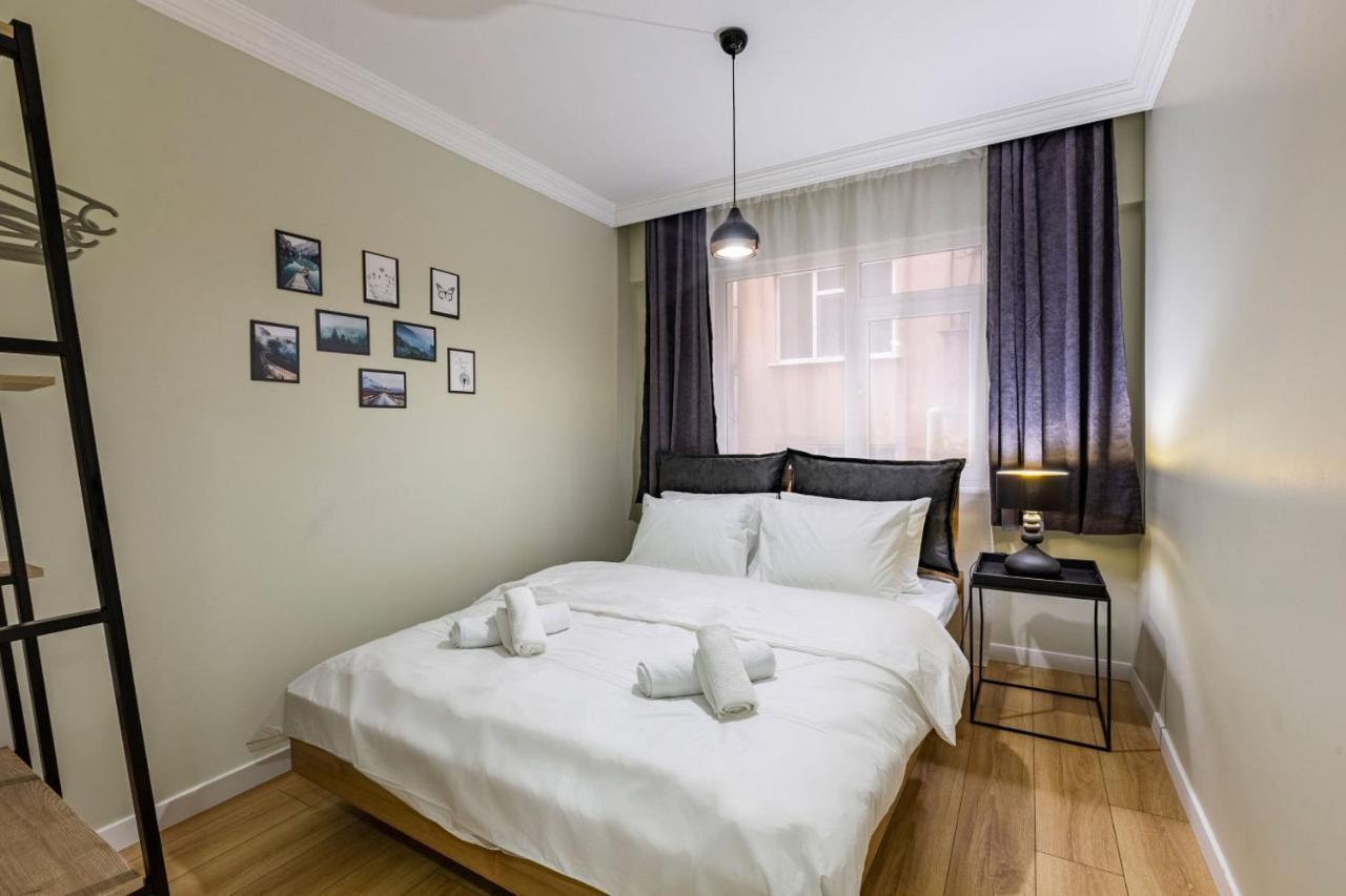 Modern And Well Designed Near Public Transportation In Maltepe Istanbul