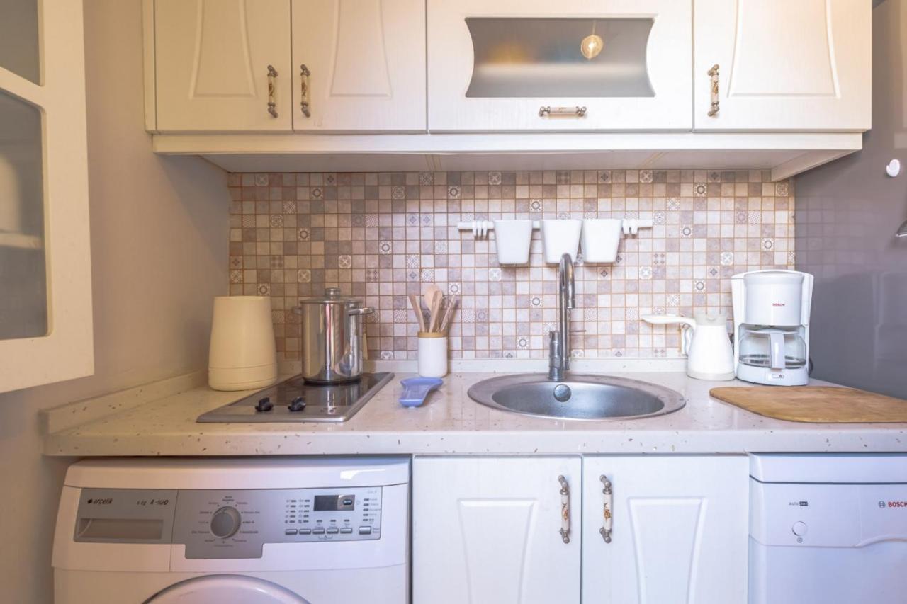 Colorful And Flat With Balcony In Kadikoy Apartment *