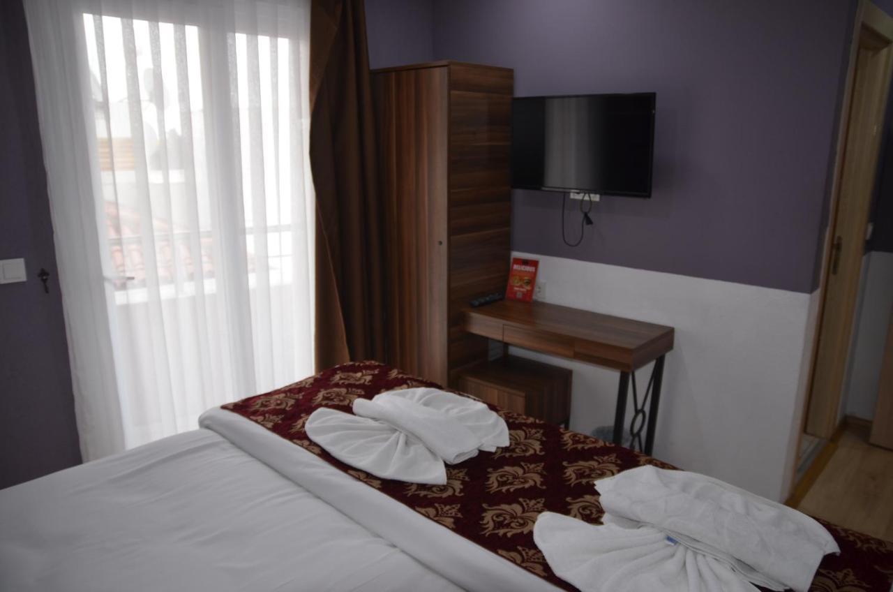 The Reina Hotel