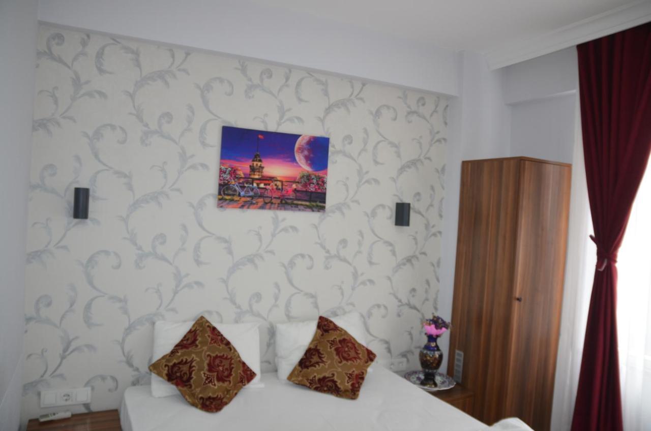 The Reina Hotel 3*