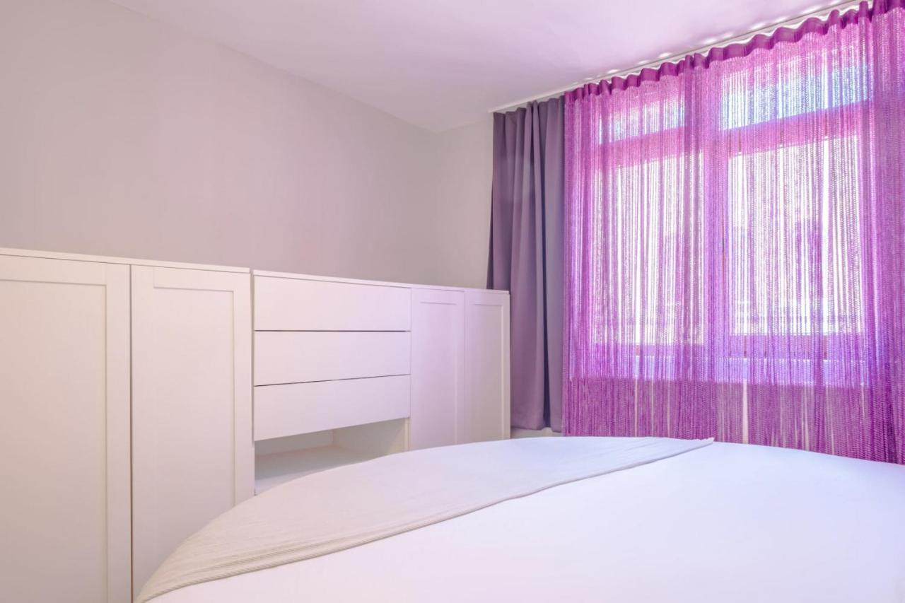 Colorful And Flat With Balcony In Kadikoy *