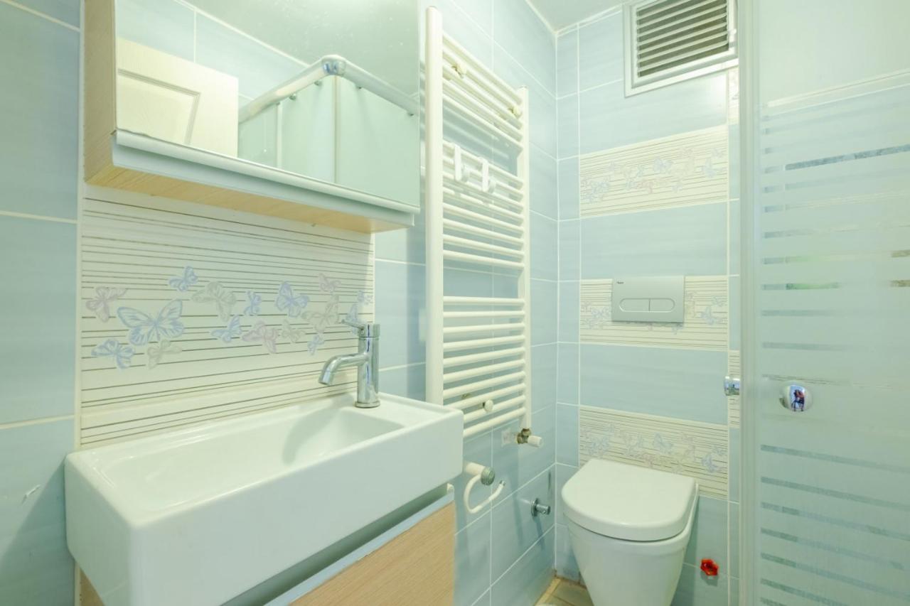 Colorful And Flat With Balcony In Kadikoy * Istanbul