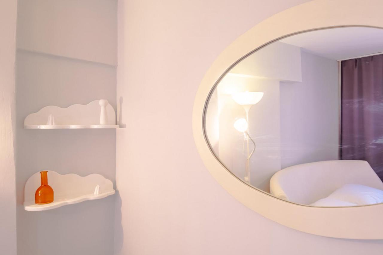 Colorful And Flat With Balcony In Kadikoy Apartment *
