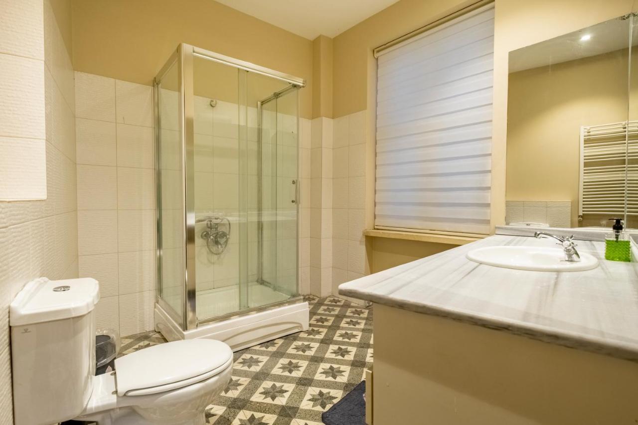 Designer Flat, 3br, 2ba *