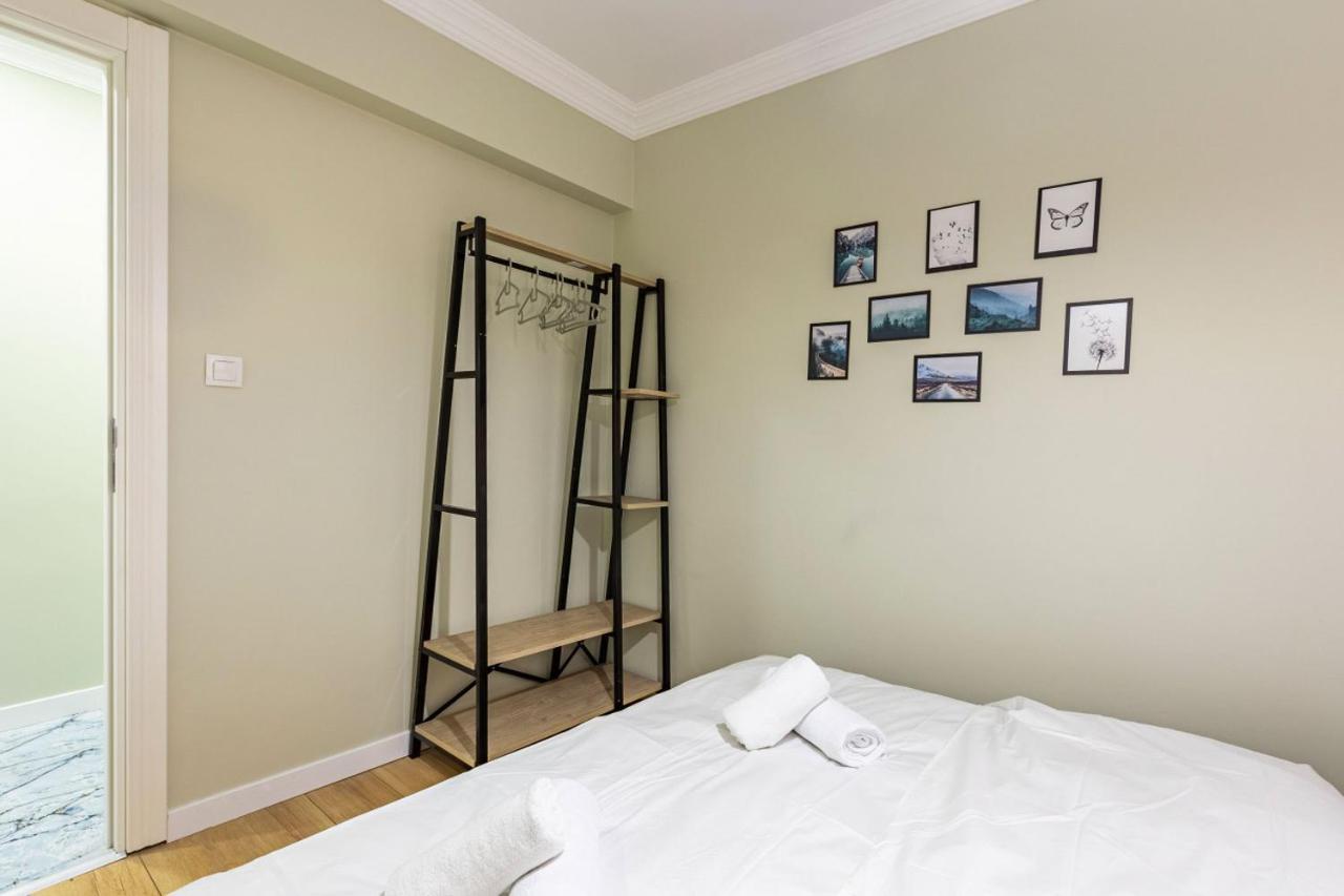 Modern And Well Designed Near Public Transportation In Maltepe Istanbul
