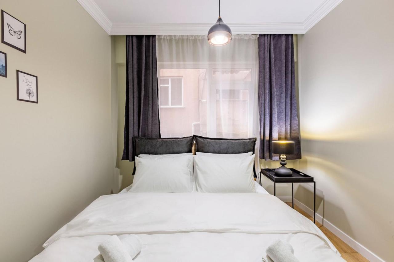 Modern And Well Designed Near Public Transportation In Maltepe Apartment