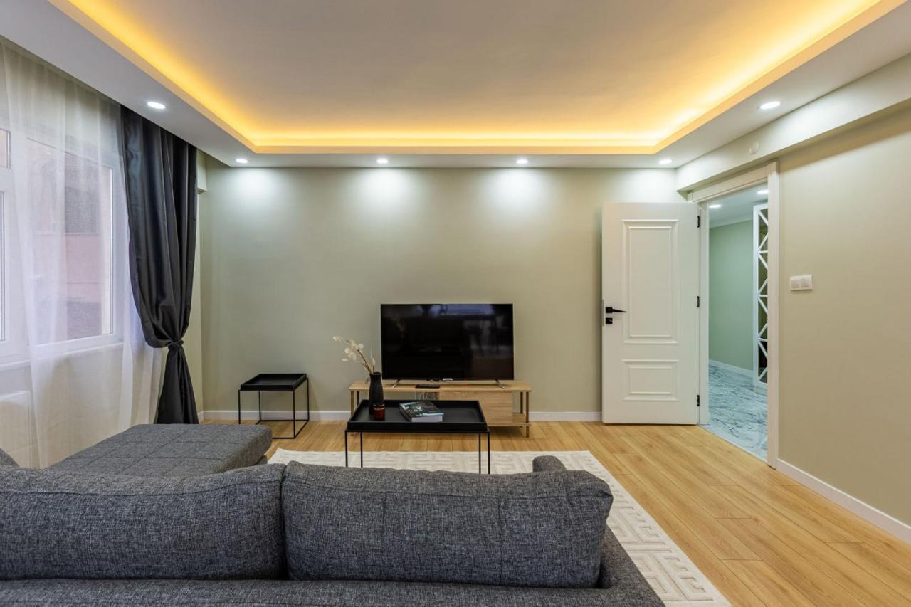 Modern And Well Designed Near Public Transportation In Maltepe Apartment Istanbul