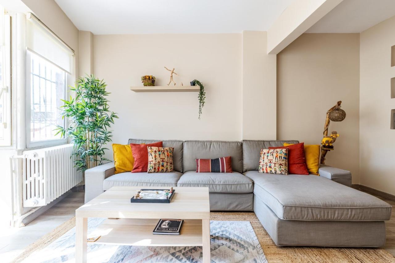 Spacious And Stylish Flat Near Taksim In Sisli *