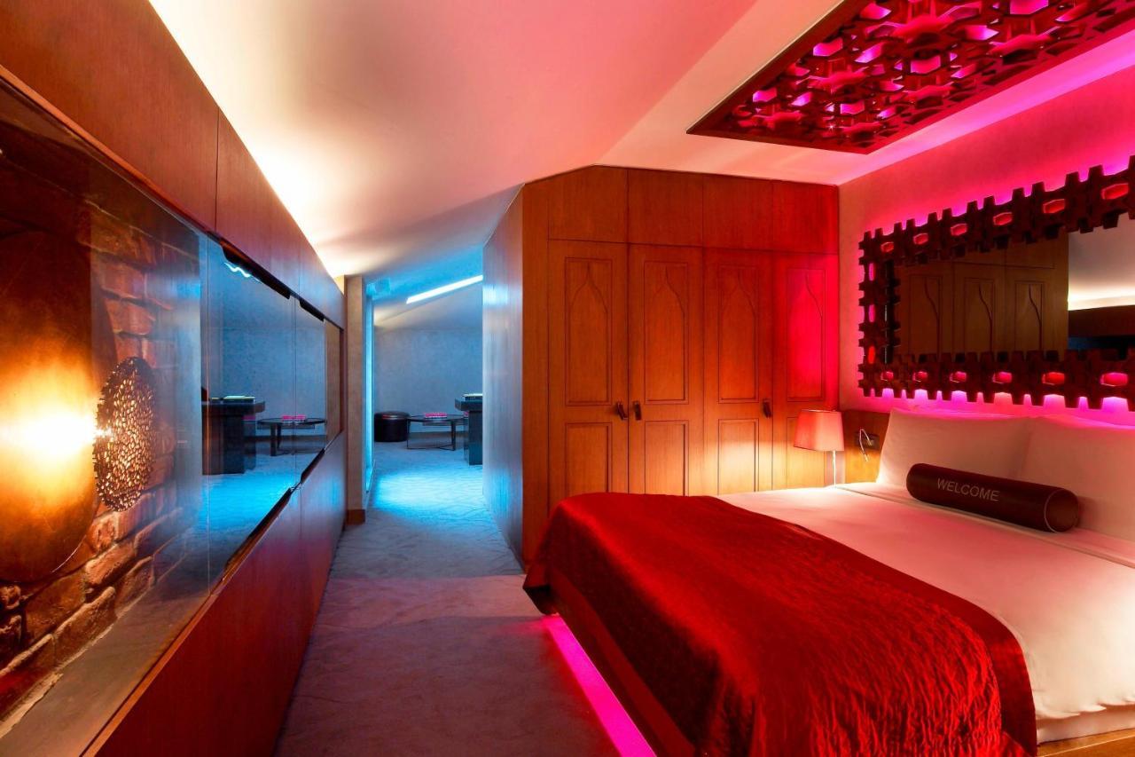 W (adults Only) 5*