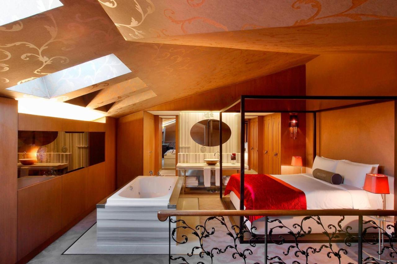 W (adults Only) 5*