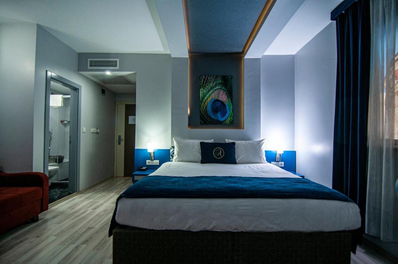 Lapis & Hotel