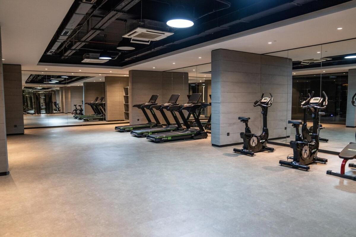 Modern With On-site Gym And Apartment *