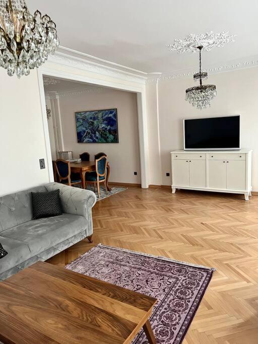 Of Cihangir Cozy Location,2 Bedrooms And An Elevator Apartment