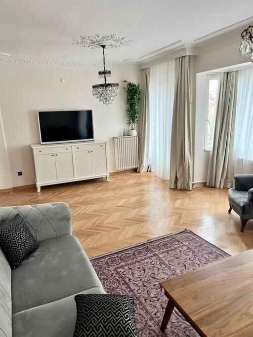Of Cihangir Cozy Location,2 Bedrooms And An Elevator Apartment