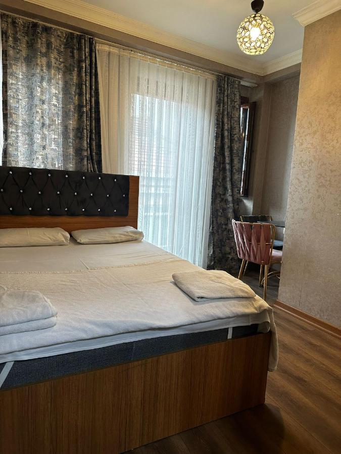 Eyuep Kral Small * Istanbul