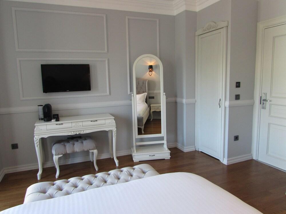 Louis Hotel 4*