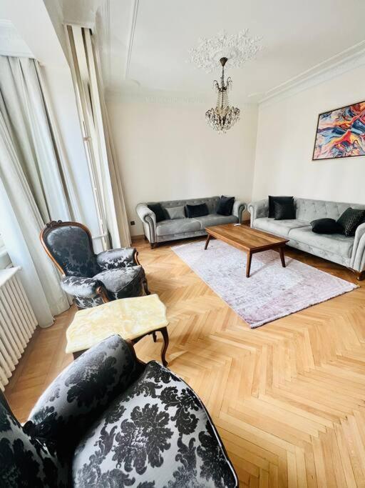 Of Cihangir Cozy Location,2 Bedrooms And An Elevator Istanbul