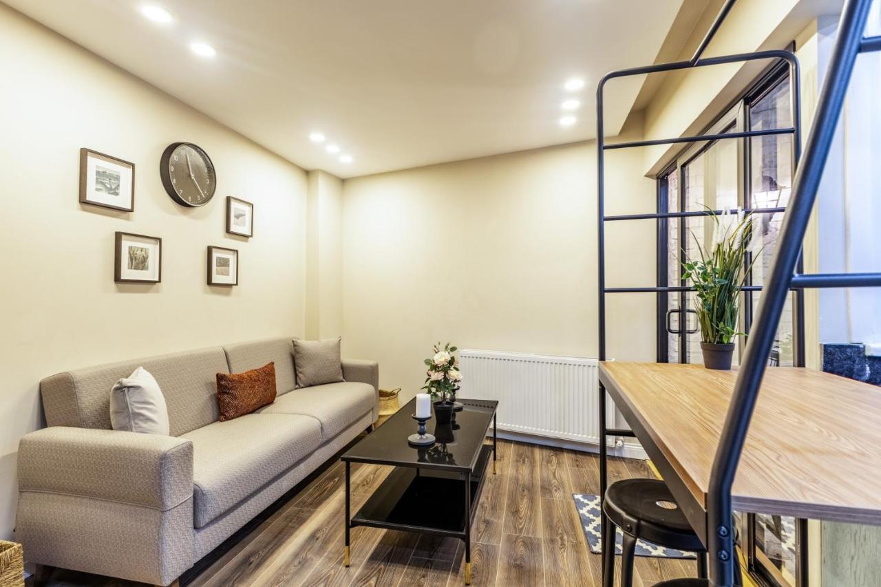 Centrally Located Flat In Sisli Apartment