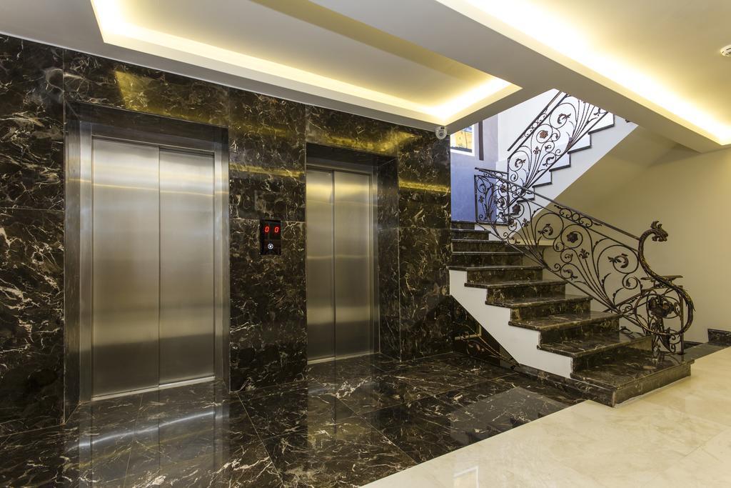 Hotel Dencity & 4*
