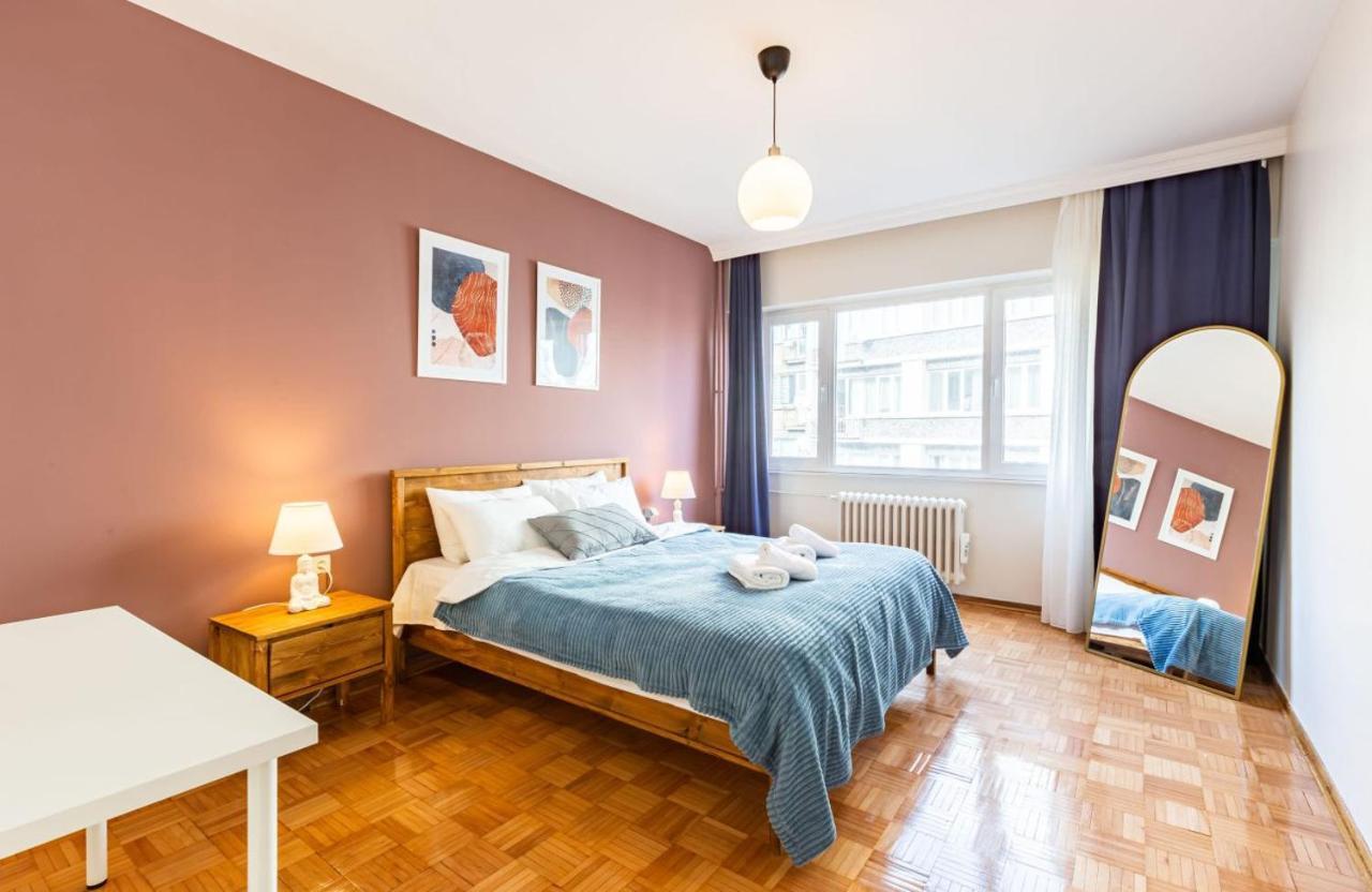 Lovely Flat With Great Location In Sisli
