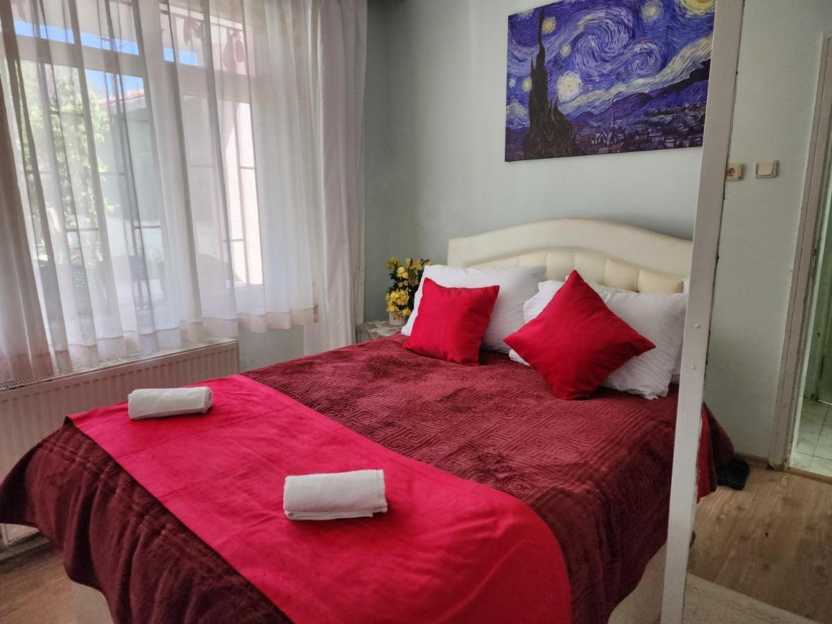 Two Bedroom Flat In The Garden At The Bosphorus *