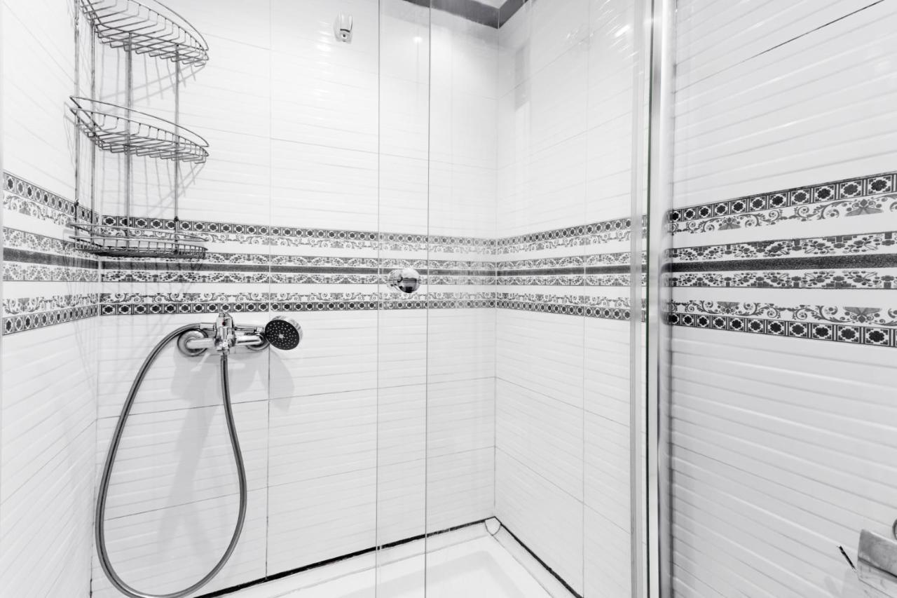 Convenient Flat 15 Min To Bagdat Avenue *