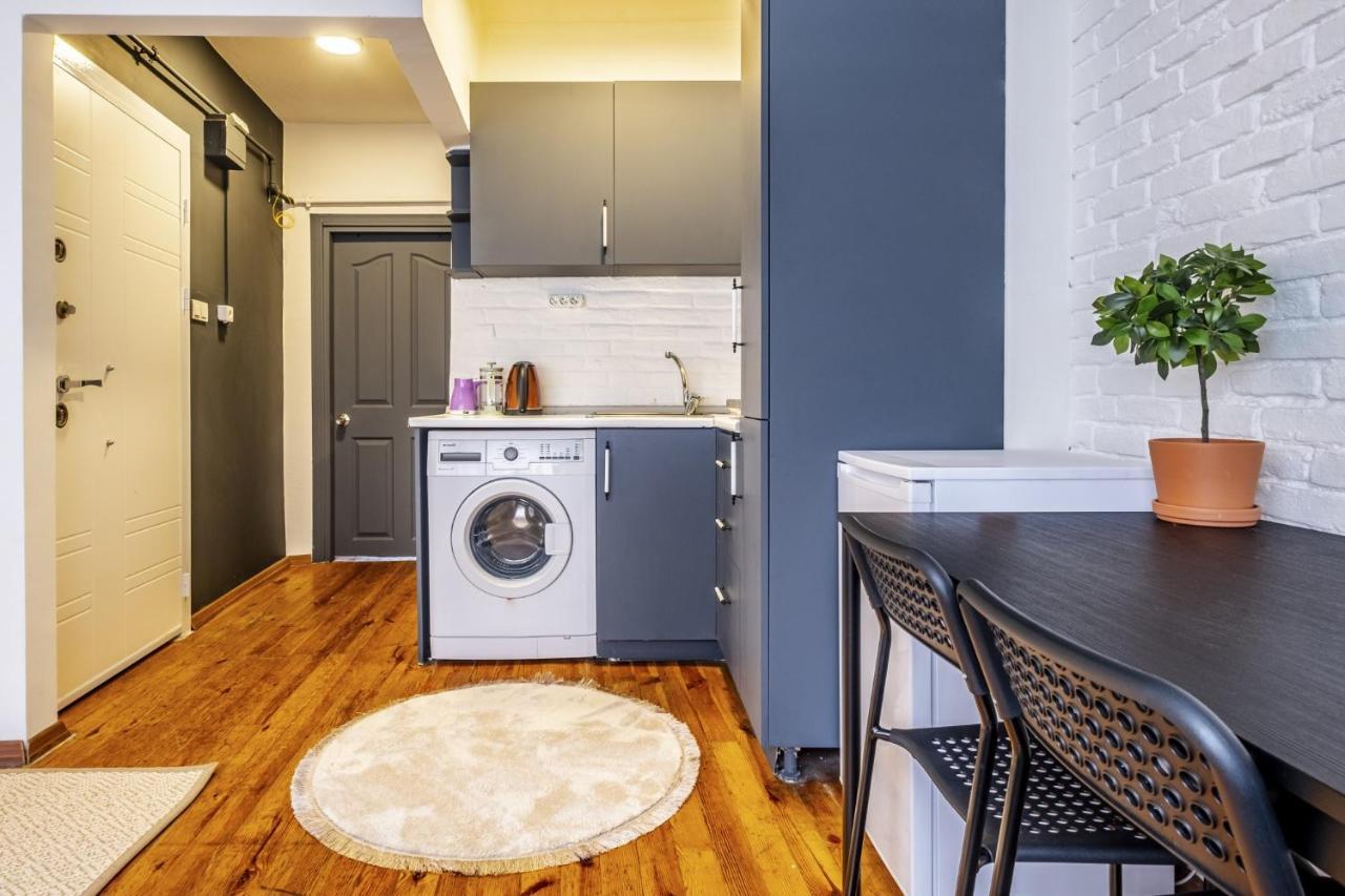 Chic Flat With Balcony In The Heart Of Beyoglu
