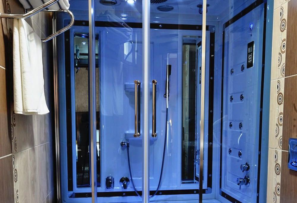 Rhiss Bostanci Hotel 3*