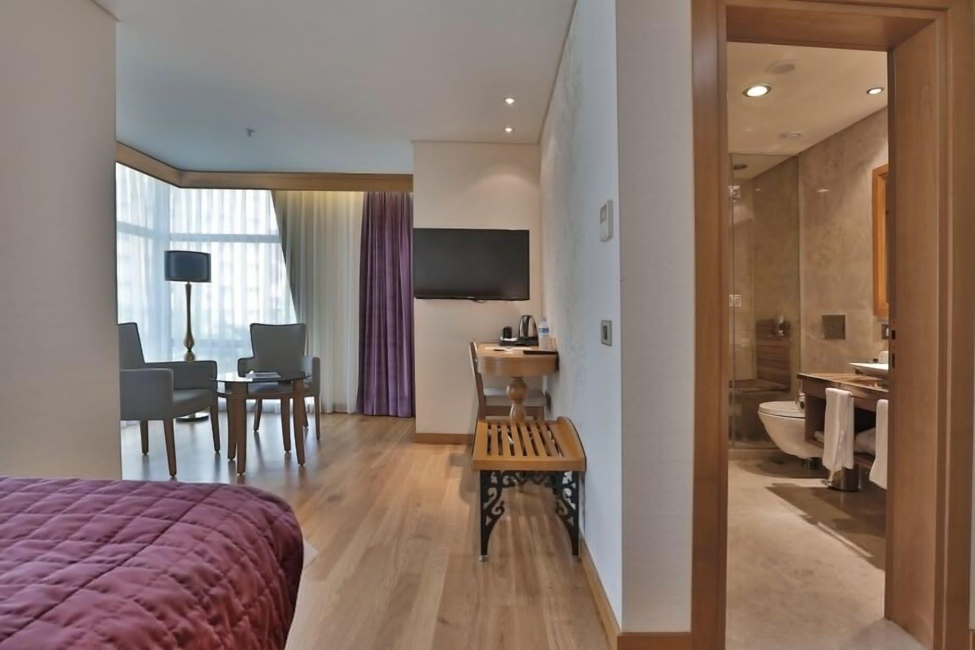 Queen & 4* Istanbul