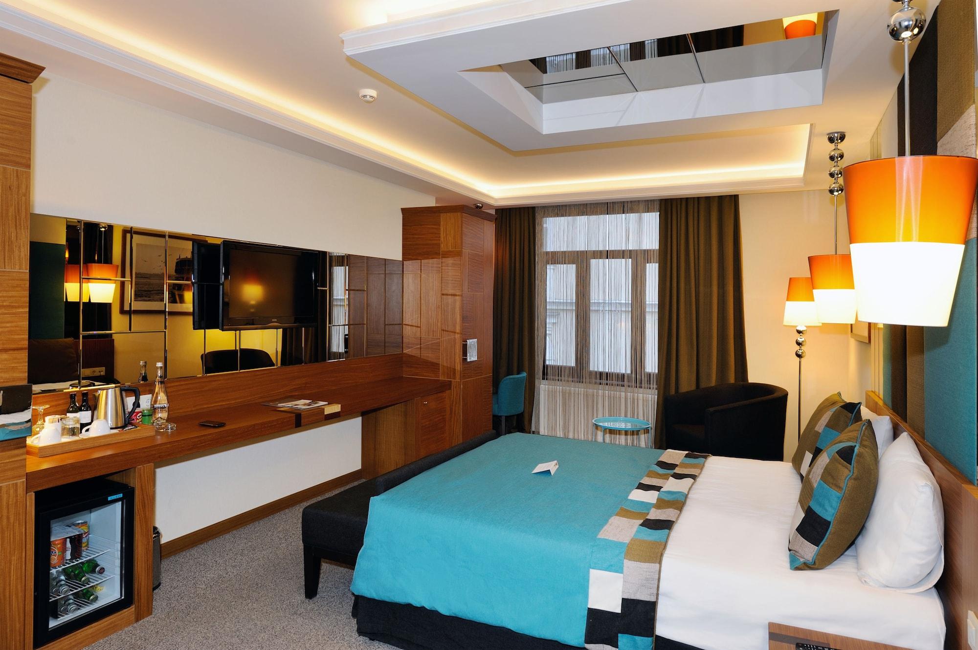 Hotel Collage Pera 4*