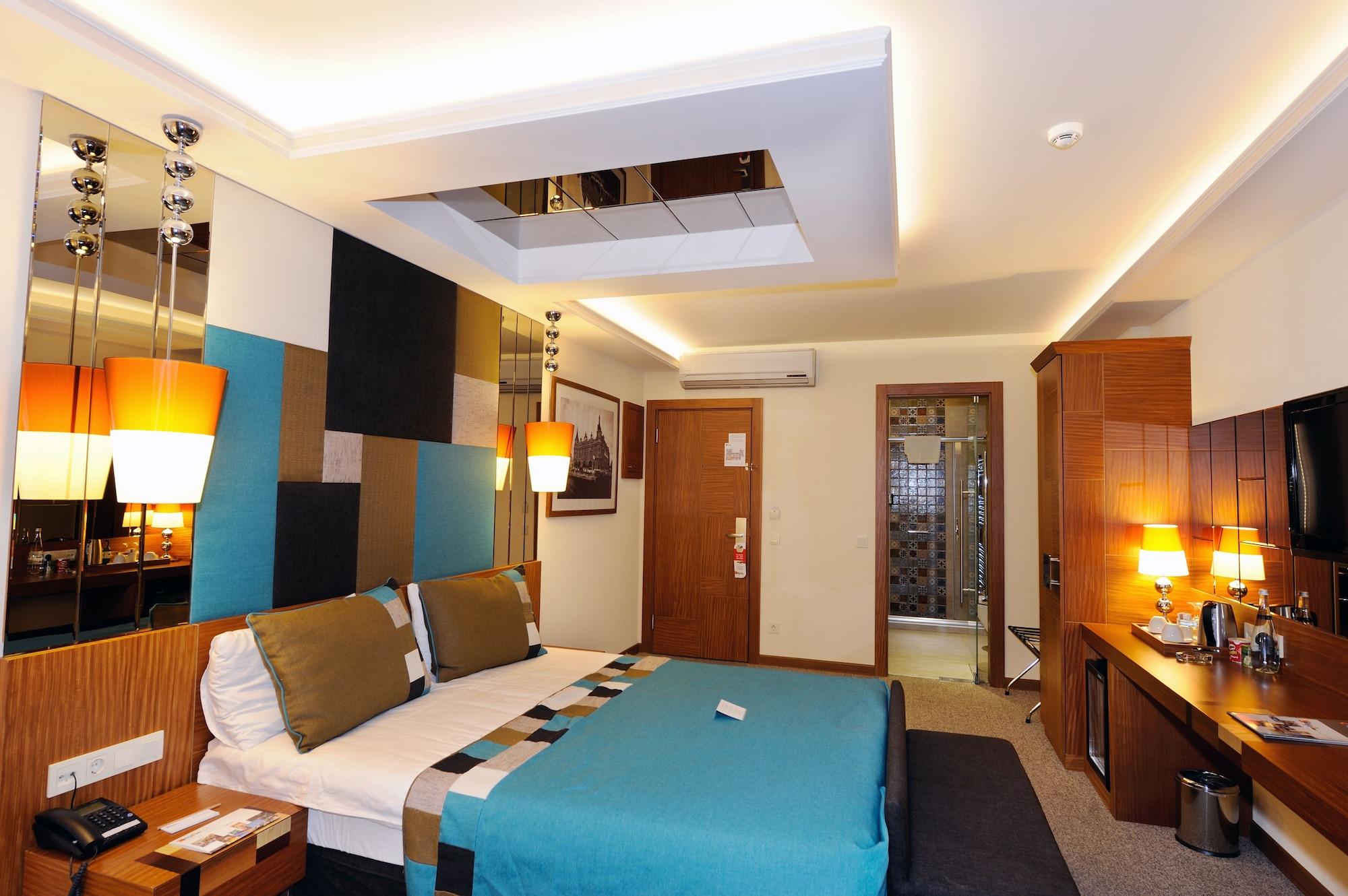 Collage Pera Hotel 4*
