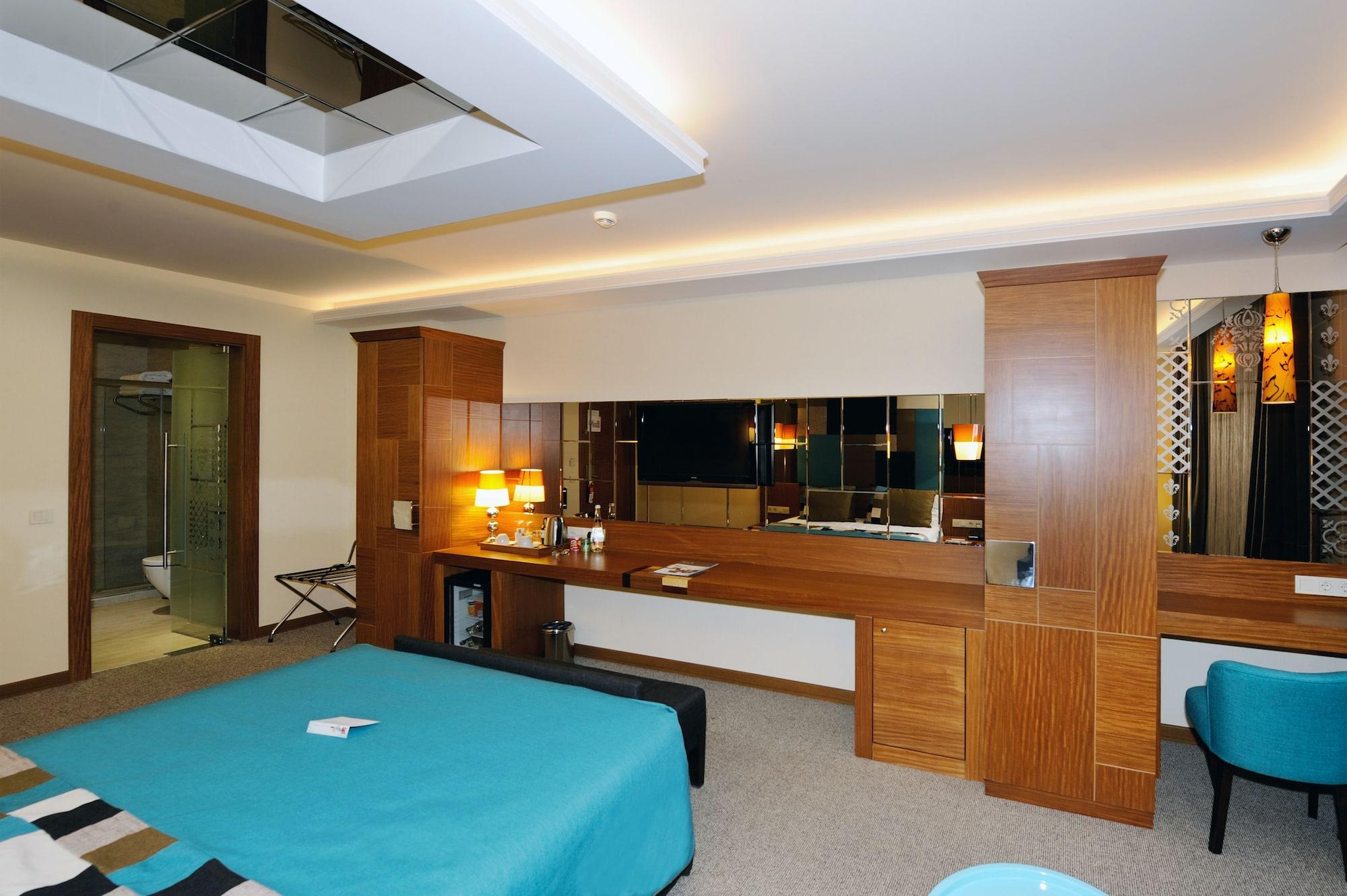 Collage Pera Hotel