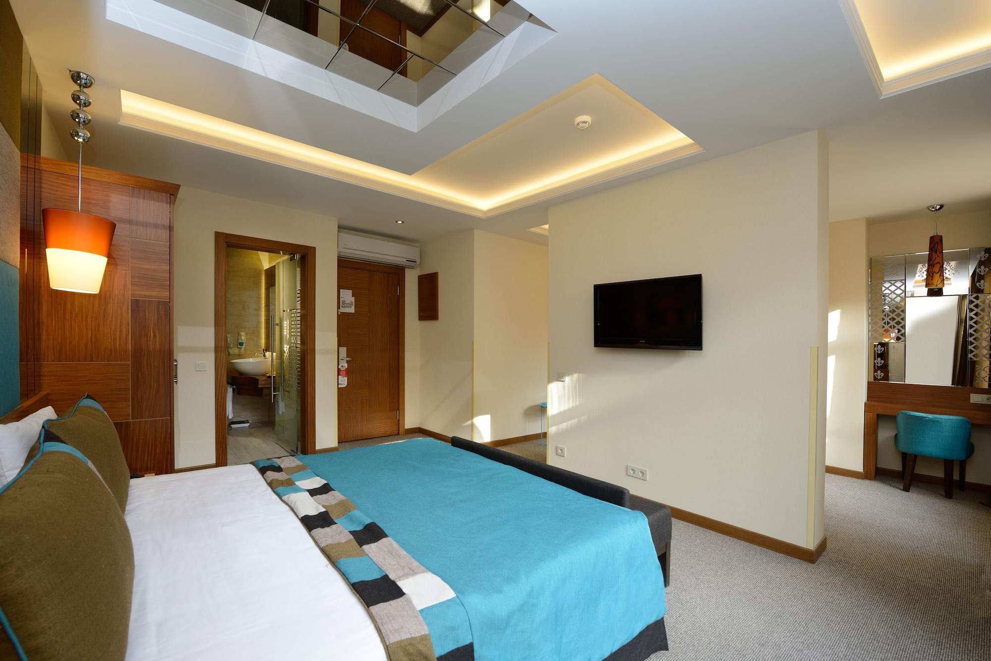 Collage Pera Hotel