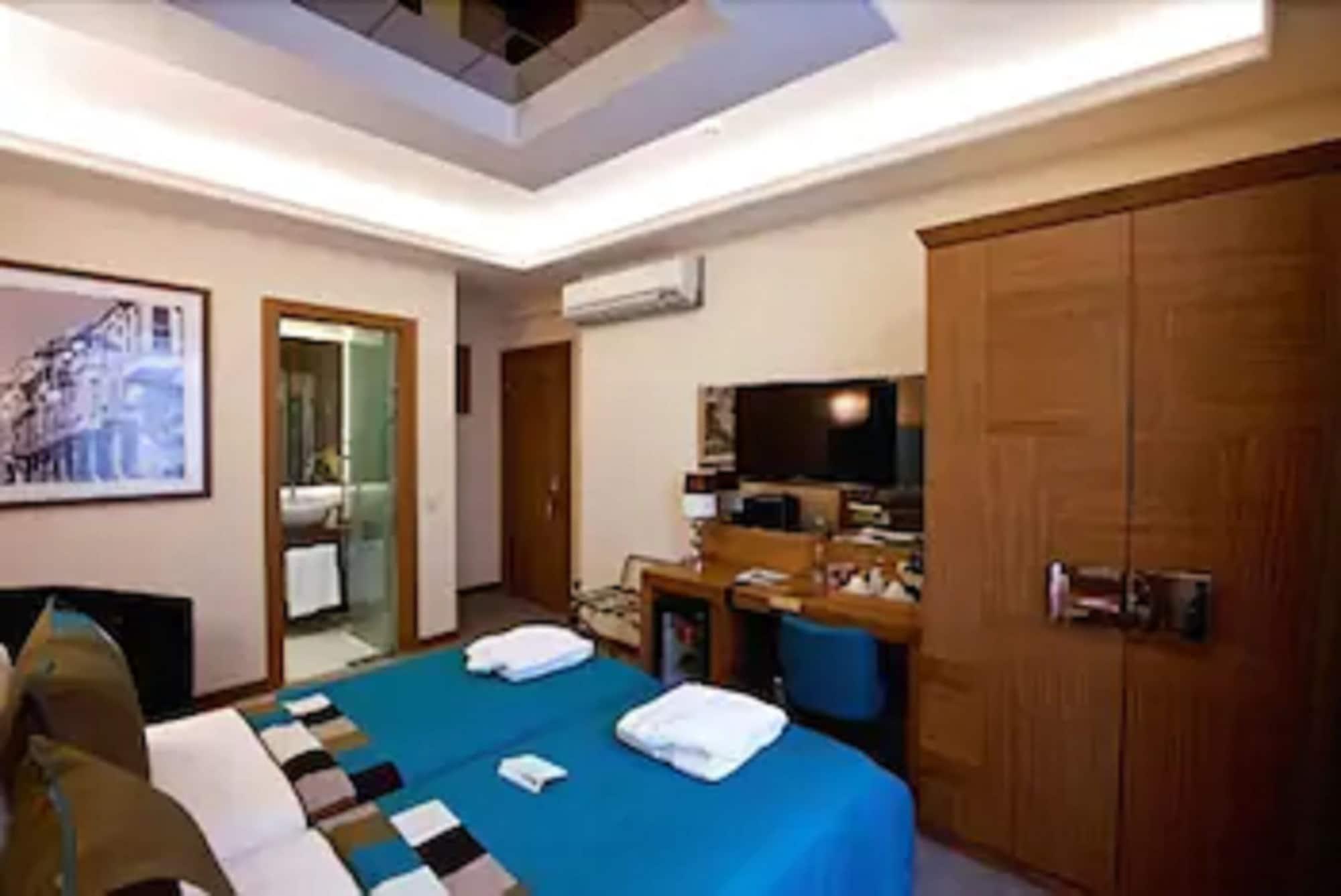 Collage Pera Hotel